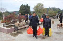 四川阆中市人大代表送祝福、送温暖走进玉台敬老院